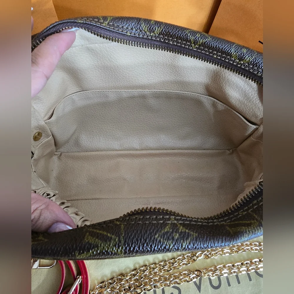 AUTHENTIC LOUIS VUITTON Monogram Trousse Cosmetic Crossbody Bag - Picture 13 of 17